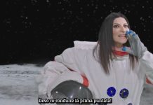 Torna la GialappaShow, la prima co-conduttrice è Laura Pausini: novità e quando in tv laura pausini gialappashow