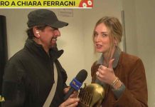 Tapiro d’oro a Chiara Ferragni, la consegna a Striscia La Notizia: «non siamo mai stati una coppia aperta» | Video Mediaset tapiro d'oro a Chiara Ferragni