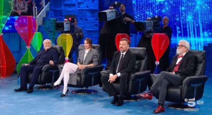 Ilary Blasi a Tu si Que Vales chiama il maestro Adriano Pennino “Maestro Pennicchio” | Video Witty Tv Ilary Blasi a Tu si que vales