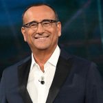 Sanremo 2026, Carlo Conti annuncio a sorpresa al TG1: «Max Pezzali ospite tutte le sere sulla nave» Sanremo 2026 - Carlo Conti