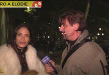 Tapiro d’oro a Elodie, la consegna a Striscia La Notizia | Video Mediaset Tapiro Elodie Striscia