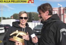 Tapiro d’oro a Federica Pellegrini, la consegna a Striscia La Notizia | Video Mediaset Tapiro d'oro a Federica Pellegrini