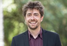 Giovanni Scifoni: “Non farò la suora, ma sarò in Che Dio ci Aiuti”. Su Viola come il Mare: “Si farà, ma non so quando” – Intervista Giovanni Scifoni