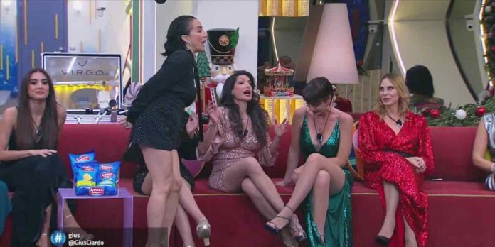 Grande Fratello 2024, le Non è la Rai contro Le Monsè: cosa è successo? | Video Mediaset Non è la Rai contro Monsè al Grande Fratello 2024