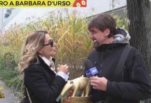 Tapiro d’oro “benaugurante” a Barbara d’Urso, la consegna a Striscia La Notizia | Video Mediaset Tapiro d'oro a Barbara d'Urso