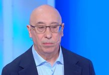 C’è Posta per te 2025: Riccardo chiede perdono ai figli | Video Witty Tv C'è Posta per te 2025