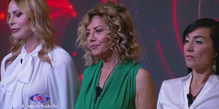 Grande Fratello, doppia sorpresa per Eva Grimaldi: i nipoti e la moglie Imma Battaglia | Video Mediaset Eva Grimaldi al Grande Fratello