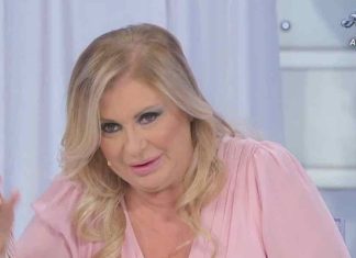 Uomini e Donne anticipazioni e news, diretta di oggi (8 maggio 2026) in streaming, Trono Over e Classico – Video Witty TV Tina Cipollari a Uomini e Donne