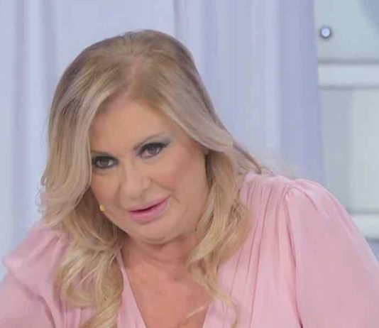 Uomini e Donne anticipazioni e news, diretta di oggi (19 dicembre 2025) in streaming, Trono Over e Classico – Video Witty TV Tina Cipollari a Uomini e Donne