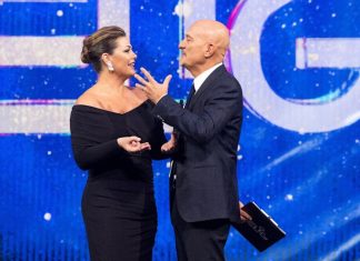 Ascolti tv lunedì 23 febbraio 2026: Rosso Volante (14.9%), Zelig 30 – Svisti e Mai Visti (17.5%), Affari Tuoi (23.1%), La Ruota della Fortuna (24.9%) | Dati Auditel zelig 2025