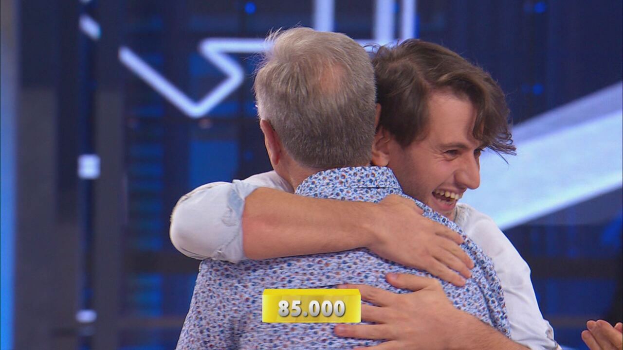Avanti altro da Superguidatv.it Avanti un altro Antonio vince 85 000 euro nella puntata del 1 febbraio l’abbraccio con Paolo Bonolis – Video Mediaset