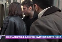 Fedez, silenzio rotto dopo il gossip sul poliamore con Chiara Ferragni: la reazione a ‘Pomeriggio 5’ Fedez ai microfoni di Pomeriggio 5