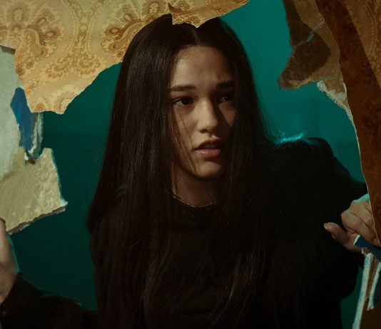 “Mare Fuori 5”, intervista a Maria Esposito: “Nella quinta stagione ritroveremo una Rosa più matura. Ho proposto al regista il cambio look. Tra Rosa e Carmine speravo in un finale diverso” Maria Esposito, alias Rosa Ricci