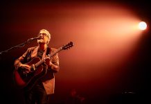 Brunori Sas incanta il pubblico a Vigevano: “Sanremo? Mi sono divertito. Mia canzone sottofondo all’addio diĀ Imma Tataranni a Calogiuri? Ć esploso tutto, mi ĆØ dispiaciuto che si sono lasciati” Brunori sas