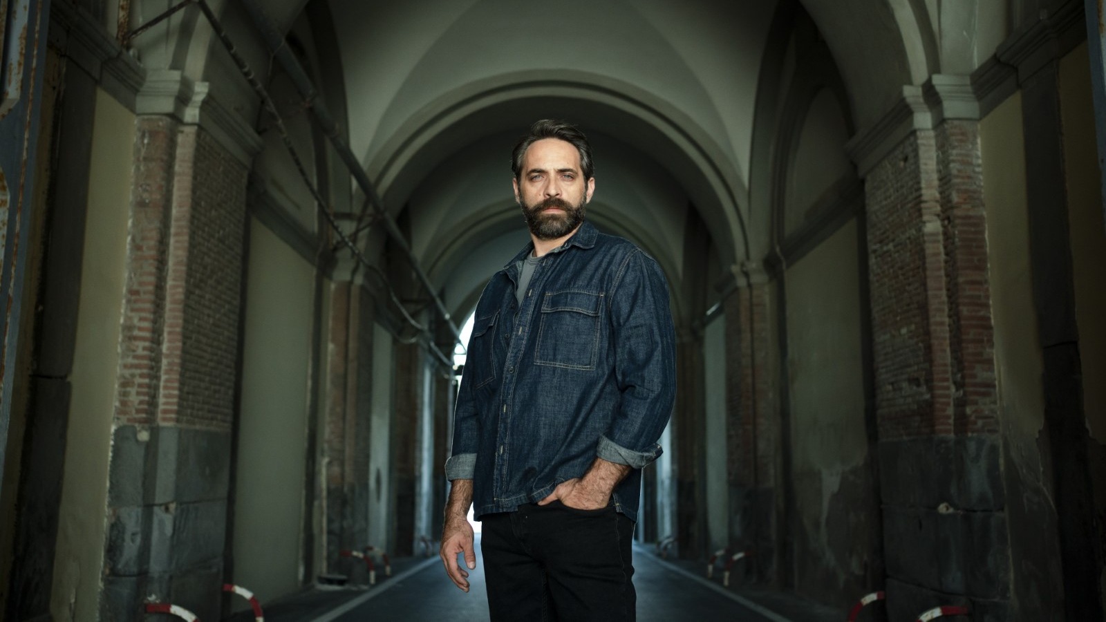 Mare Fuori da Superguidatv.it Mare Fuori 5 intervista ad Antonio De Matteo Lino farà il passo più lungo della gamba Silvia e Lino Sono situazioni che possono capitare L’uscita di alcuni personaggi importanti dalla serie non mi preoccupa