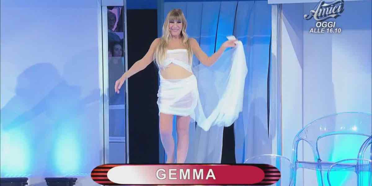 Uomini Donne da Superguidatv.it Uomini e Donne la sfilata di Gemma Venere e il gavettone di Tina Video Witty Tv
