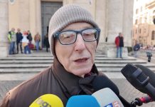 Funerali di Antonello Fassari, il ricordo del fratello Claudio Fassari: “Per la gente era come uno di famiglia” – Video Claudio Fassari, ai funerali del fratello di Antonello Fassari
