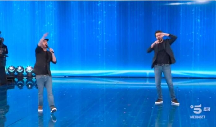 I PanPers ad Amici 24, il dissing a prof e giudici: si salva solo Maria De Filippi | Video Witty Tv I PanPers