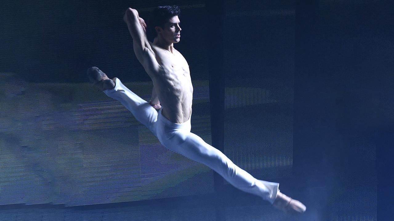 Viva danza da Superguidatv.it viva la danza intervista esclusiva a roberto bolle ballare tra le opere di caravaggio è stato un privilegio mi sono avvicinato alla danza per curiosità poi ho capito che poteva essere la mia strada
