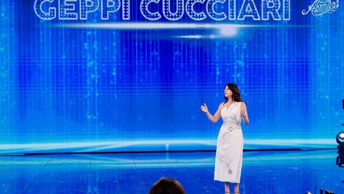 Geppi Cucciari ad Amici 24: l’importanza di scegliere, schierarsi e votare | Video Witty Geppi Cucciari