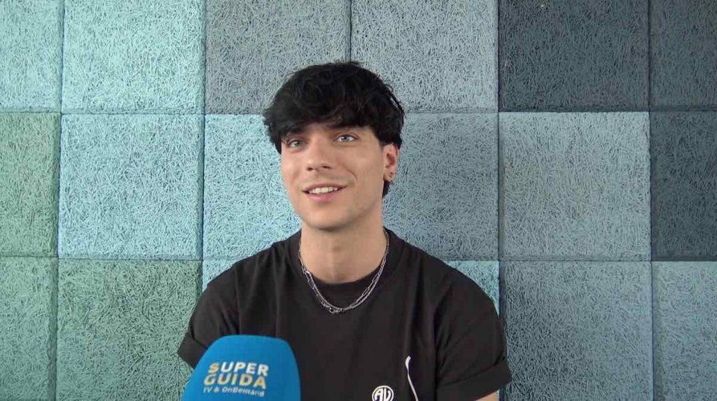 TrigNo da Amici all’EP “A un passo da me”: “Maria De Filippi mi ha insegnato il senso del lavoro. Sogno un duetto con Loredana Bertè. Sanremo? Mi piacerebbe molto, anche fare cinema” – Intervista Video TrigNo da Amici all’EP “A un passo da me”: “Maria De Filippi mi ha insegnato il senso del lavoro. Sogno un duetto con Loredana Bertè. Sanremo? Mi piacerebbe molto, anche fare cinema” – Intervista Video