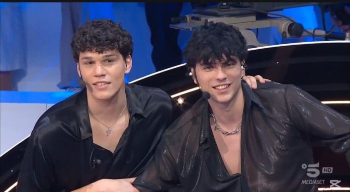 Amici 24 TrigNO e Nicolò in duetto: ecco l’esibizione | Video Witty Tv Amici 24 TrigNO e Nicolò