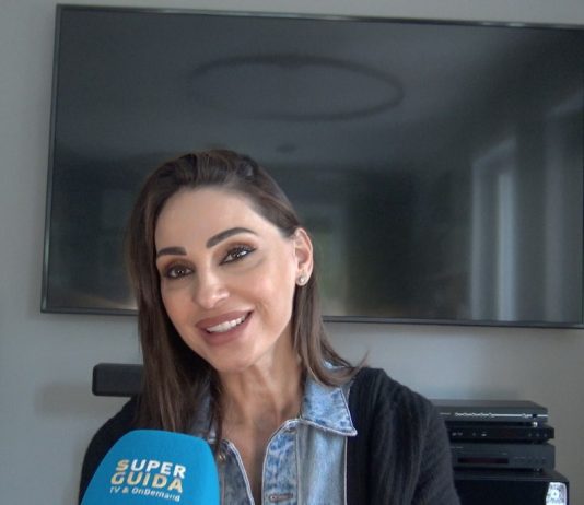 Anna Tatangelo torna con “Inferno”: “Dopo la perdita di mamma avevo voglia di raccontarmi. Oggi sono libera di osare. La Tv? Mi ha aiutato a tirar giù la timidezza, una maschera che veniva fraintesa. Il mio non era distacco, ma uno scudo per paura” – Intervista Video anna tatangelo