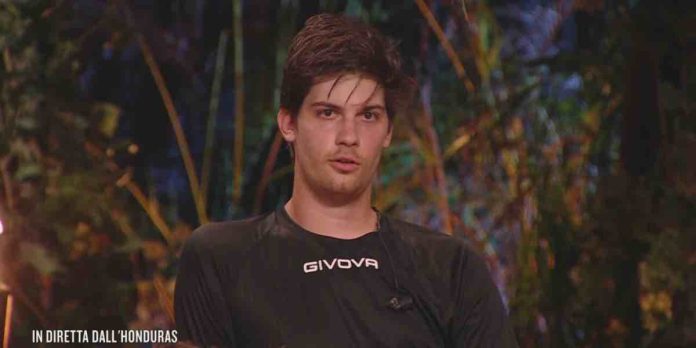 Isola dei Famosi 2025, chi è uscito ieri sera lunedì 12 maggio? | Video Mediaset Leonardo Tano a L'Isola dei famosi 2025