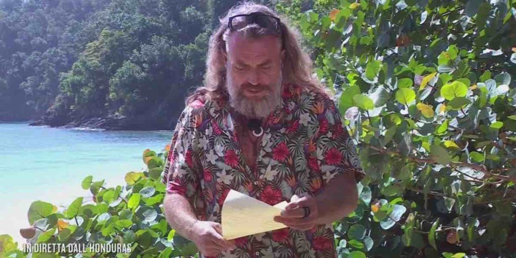 Isola dei Famosi, una sorpresa per Mirko Frezza: una lettera della famiglia | Video Mediaset Isola dei Famosi, una sorpresa per Mirko Frezza: una lettera della famiglia | Video Mediaset