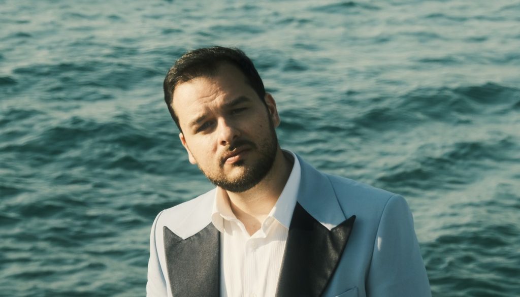 napoleone il nuovo album è moderno italian touch è bello vedere artisti non campani cantare in napoletano la lingua napoletana non è una gabbia stilistica – intervista video