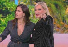 Isola dei Famosi 2025, il ritorno di Simona Ventura da opinionista: “crederci sempre arrendersi mai!” | Video Mediaset Simona Ventura a L'Isola dei Famosi 2025