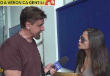 Tapiro a Veronica Gentili, la consegna a Striscia La Notizia | Video Mediaset Tapiro a Veronica Gentili a Striscia
