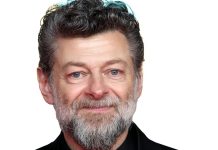 Andy Serkis al Filming Italy Sardegna: “Alfred tornerà in The Batman 2. E con The Hunt for Gollum vivrà una nuova vita” – Intervista Andy Serkis