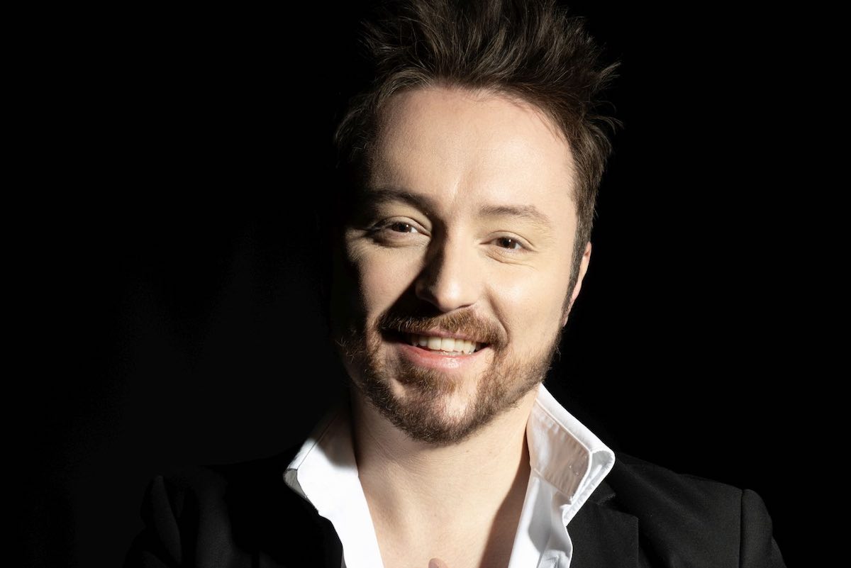 “Matteo Macchioni”, l’omonimo album del primo tenore di Amici di Maria De Filippi: “Caterina Caselli non si fidò della mia vena compositiva. Maria De Filippi mi ha sempre consigliato di cercare di farmi capire in modo facile per arrivare a più persone possibili” – Intervista “Matteo Macchioni”, l’omonimo album del primo tenore di Amici di Maria De Filippi: “Caterina Caselli non si fidò della mia vena compositiva. Maria De Filippi mi ha sempre consigliato di cercare di farmi capire in modo facile per arrivare a più persone possibili” – Intervista