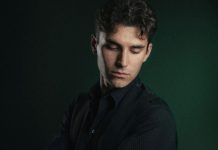 Pergola presenta “Stream!” il suo nuovo album: “È un disco eclettico. È un grande segnale che il cantautorato abbia trionfato a Sanremo”- Intervista Video Pergola