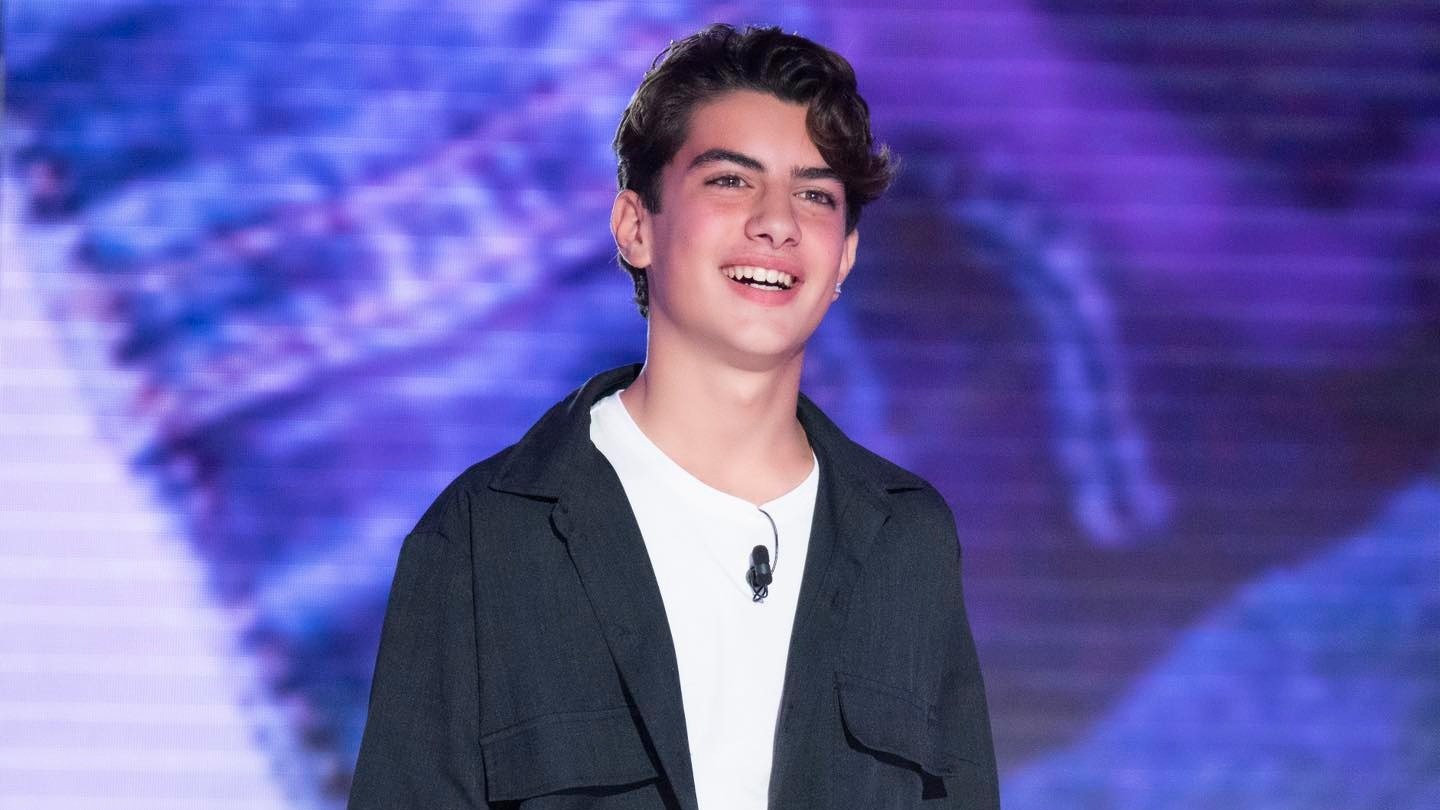 Nastri d’Argento 2025, intervista a Samuele Carrino: “Alcuni ragazzi mi hanno scritto di aver denunciato chi li bullizzava dopo aver visto il film. Il musical avvicinerà un altro pubblico” Nastri d’Argento 2025, intervista a Samuele Carrino: “Alcuni ragazzi mi hanno scritto di aver denunciato chi li bullizzava dopo aver visto il film. Il musical avvicinerà un altro pubblico”