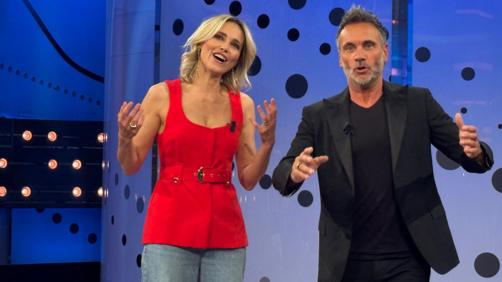 Scambio di ruoli a ‘Da noi… a ruota libera’: Nek intervista Fialdini in una chiusura col cuore Scambio di ruoli a ‘Da noi… a ruota libera’: Nek intervista Fialdini in una chiusura col cuore