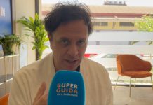 Gabriele Parpiglia racconta il suo libro ‘Sotto attacco di panico’: il rapporto con il Dottor Costanzo, le minacce di morte e il burnout. E sulla scelta del cast dell’Isola…| INTERVISTA gabriele parpiglia