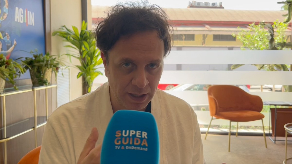 gabriele parpiglia racconta il suo libro 8216sotto attacco di panico8217 il rapporto con il dottor costanzo le minacce di morte e il burnout e sulla scelta del cast dell8217isola8230 intervista