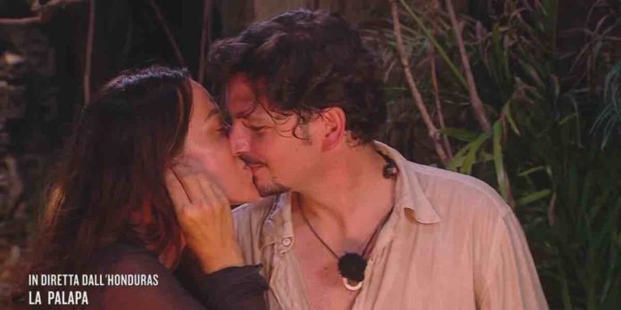 Isola dei Famosi 2025, una sorpresa per Teresanna Pugliese: arriva il marito Giovanni | Video Mediaset Teresanna Pugliese e il marito a L'Isola dei Famosi 2025