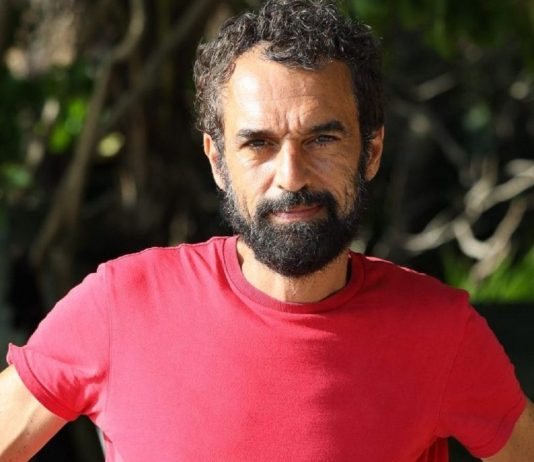 Isola dei Famosi 2025, intervista a Dino Giarrusso: “Grazie all’Isola ho capito quanto sia preziosa la vita che faccio. Avrei preferito la vittoria di Loredana. Nessuna tensione tra me e Veronica Gentili, ci siamo fatti grasse risate” Dino Giarrusso