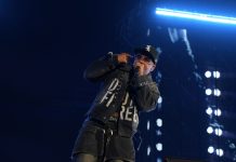 Geolier conquista di nuovo Napoli: un concerto che ĆØ dichiarazione d’amore alla sua cittĆ , poi annuncia il concerto al Maradona nel 2026 Geolier