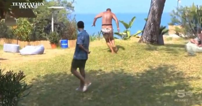 Temptation Island 2025: la fuga di Antonio interrotta dal fiatone | Video Witty Tv Temptation Island 2025 la fuga di Antonio