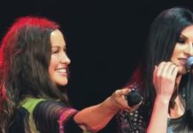 Laura Pausini duetto a sorpresa con Alanis Morissette sulle note di Ironic a Roma Laura Pausini e Alanis Morissette