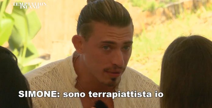 Temptation Island 2025, il Simone pensiero: “Sono terrapiattista. L’uomo non è mai andato sulla Luna” | Video Witty Tv simone terrapiattista