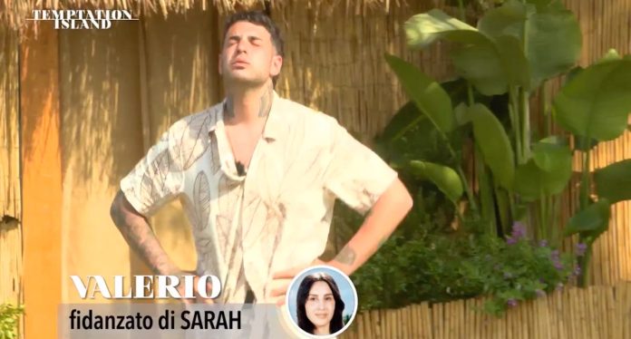 Temptation Island 2025, la reazione di Valerio ai video di Sarah che spiega: “Senza maschi non mi diverto” | Video Witty Tv valerio disperato temptation