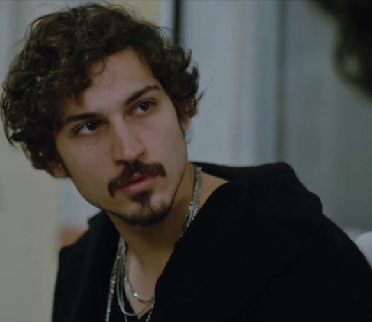 Io sono Farah, trame turche: Kaan arrestato per l’omicidio di Alperen, la protagonista in pericolo Io sono Farah