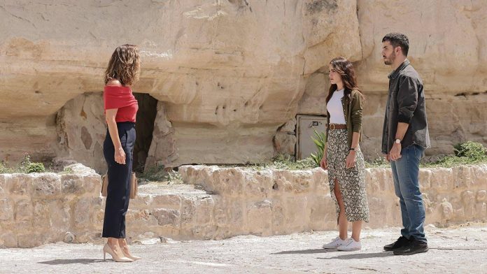 La notte nel cuore, anticipazioni turche: Esma tenta il suicidio La notte nel cuore