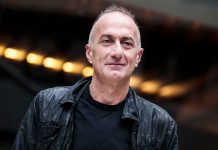 Mostra del Cinema di Venezia 2025, il regista Stefano Sollima: “Nessun contatto con i parenti delle vittime, mi sembrava indelicato. Leggendo gli atti si ha l’impressione che si tratti di violenza di genere” Stefano Sollima