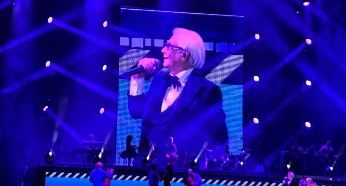 Nino D’Angelo: “Sono un po’ amareggiato, non mi hanno invitato a Pino è. Canto ora che la piazza è mia Napule è” | VIDEO nino d angelo pino daniele